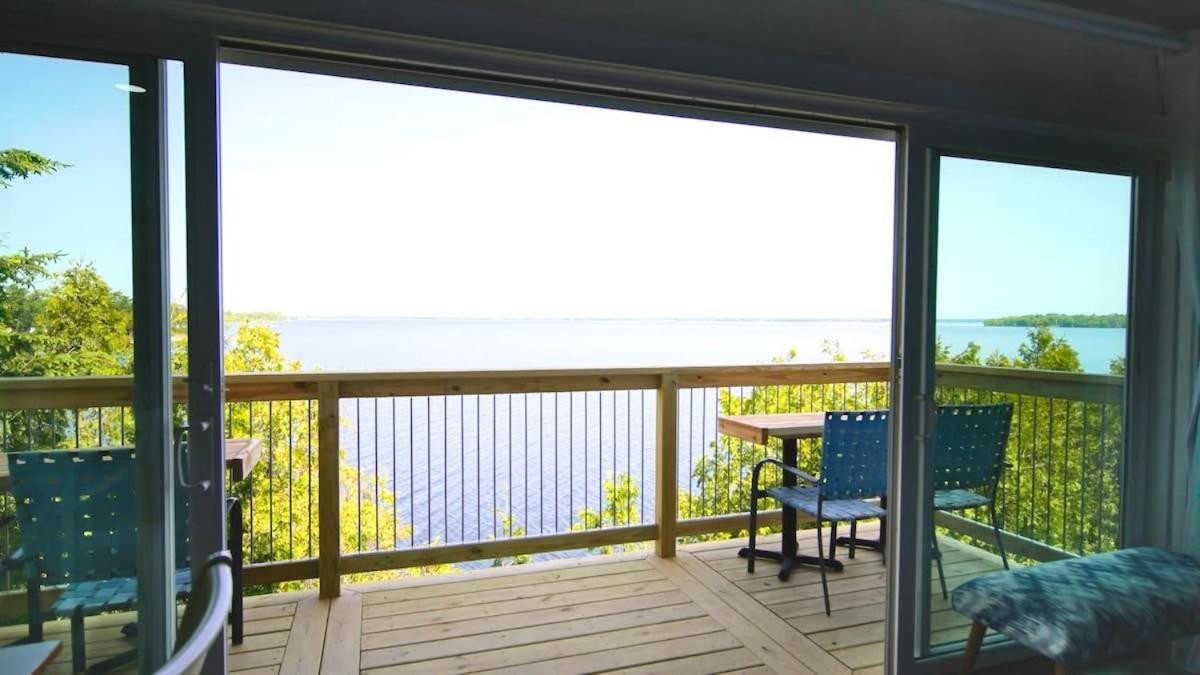 Loza House Coastal Design Unit With Lake & Mountain Views แพลตส์เบิร์ก ภายนอก รูปภาพ