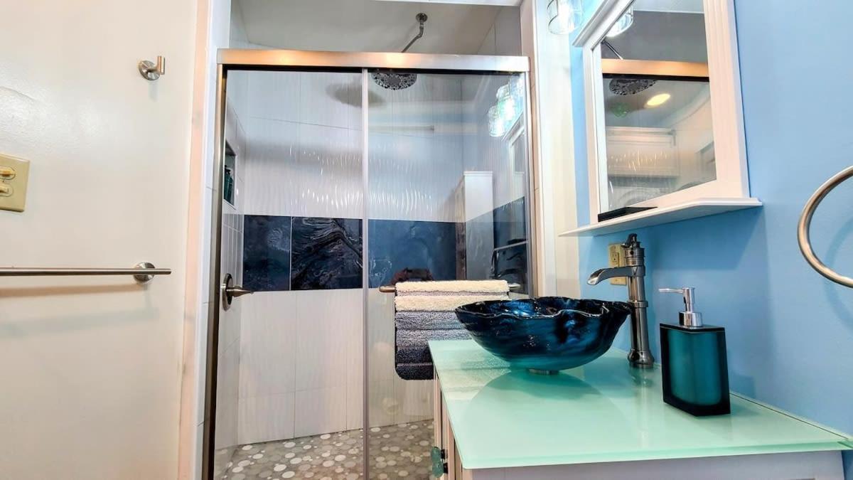 Loza House Coastal Design Unit With Lake & Mountain Views แพลตส์เบิร์ก ภายนอก รูปภาพ